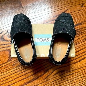 Toms Classic Black Glimmer little girls alpargata shoes